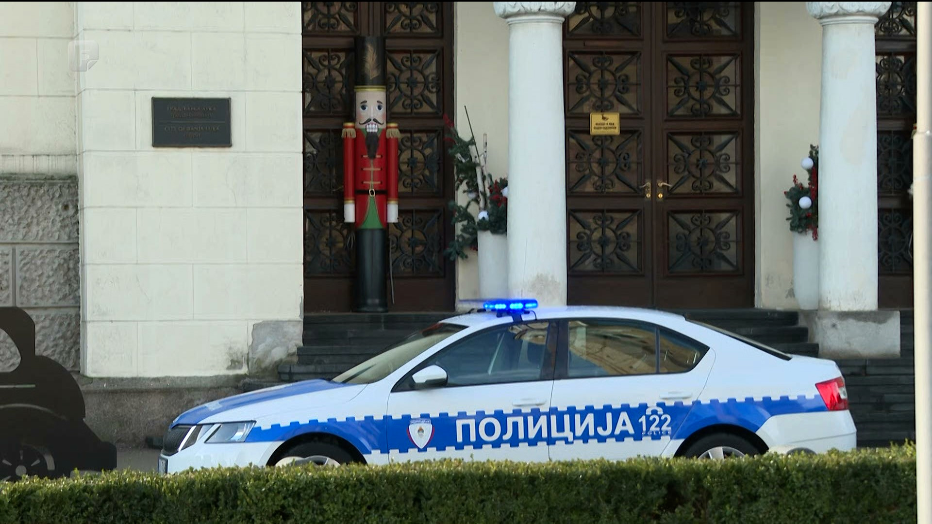 Tajna sjednica, evakuacija zbog bombe, međusobne optužbe o lažnoj dojavi